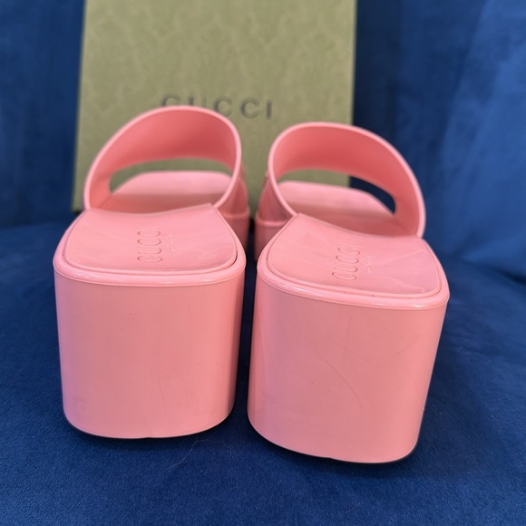 Gucci pink rubber logo embossed heeled sandals
Size 10 - Picture 10 of 12